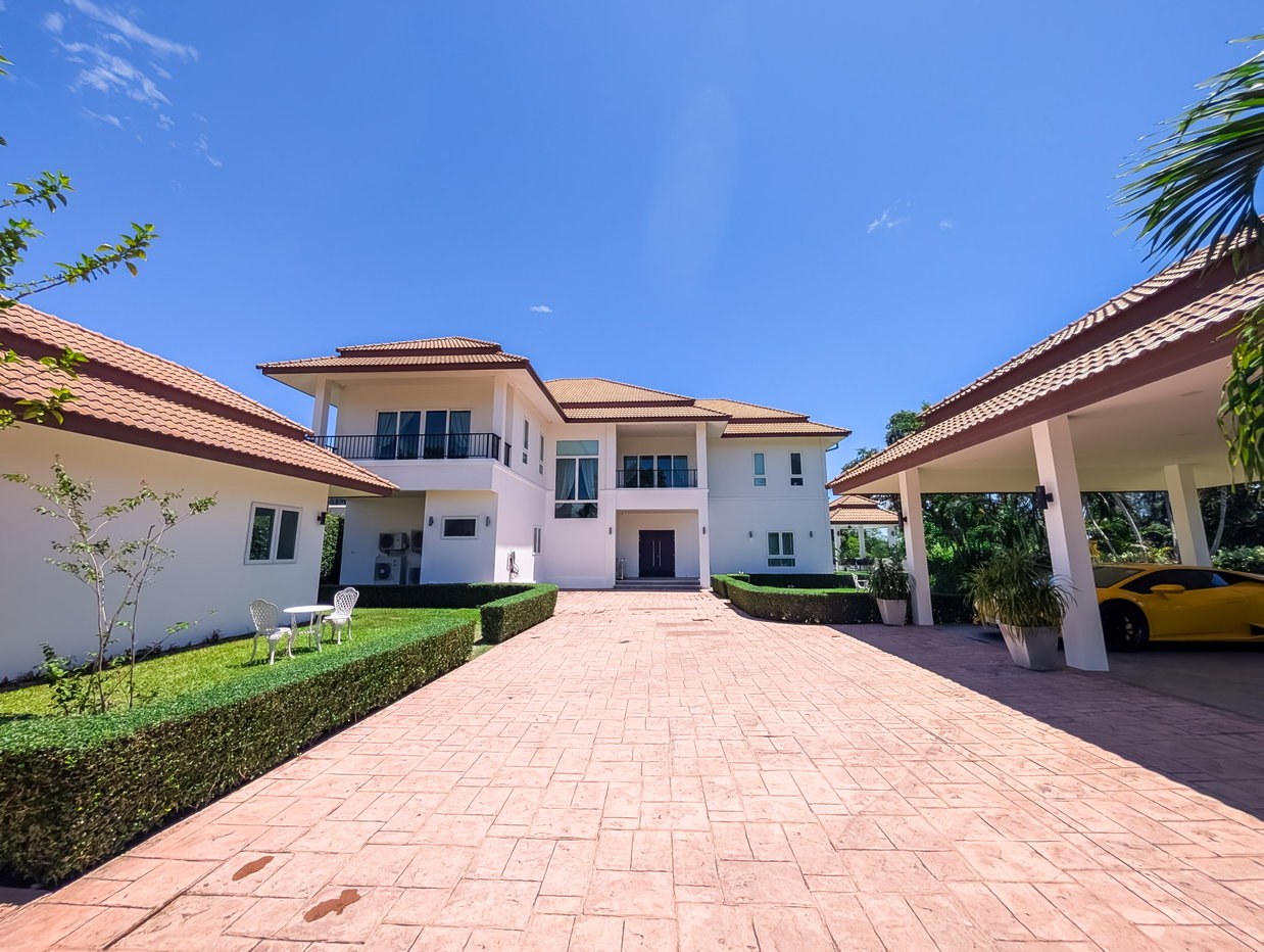 picture Luxury Golf Course View Pool Villa for Sale Huay Yai Pattaya - 30/31