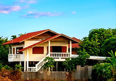 Houses for sale Phrae : Thai-style detached house for sale urgently.