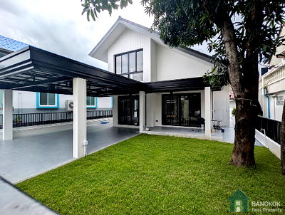 Houses for rent : Sammakorn Village | Renovated Detached 4 Bed House with Garden