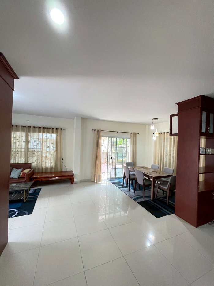 picture Spacious 2-Storey Detached House for Sale - 33/46