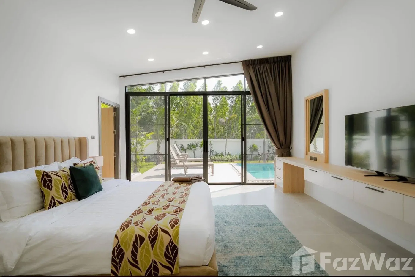 picture Modern House with Pool on large Plot 6452753 - 9/27