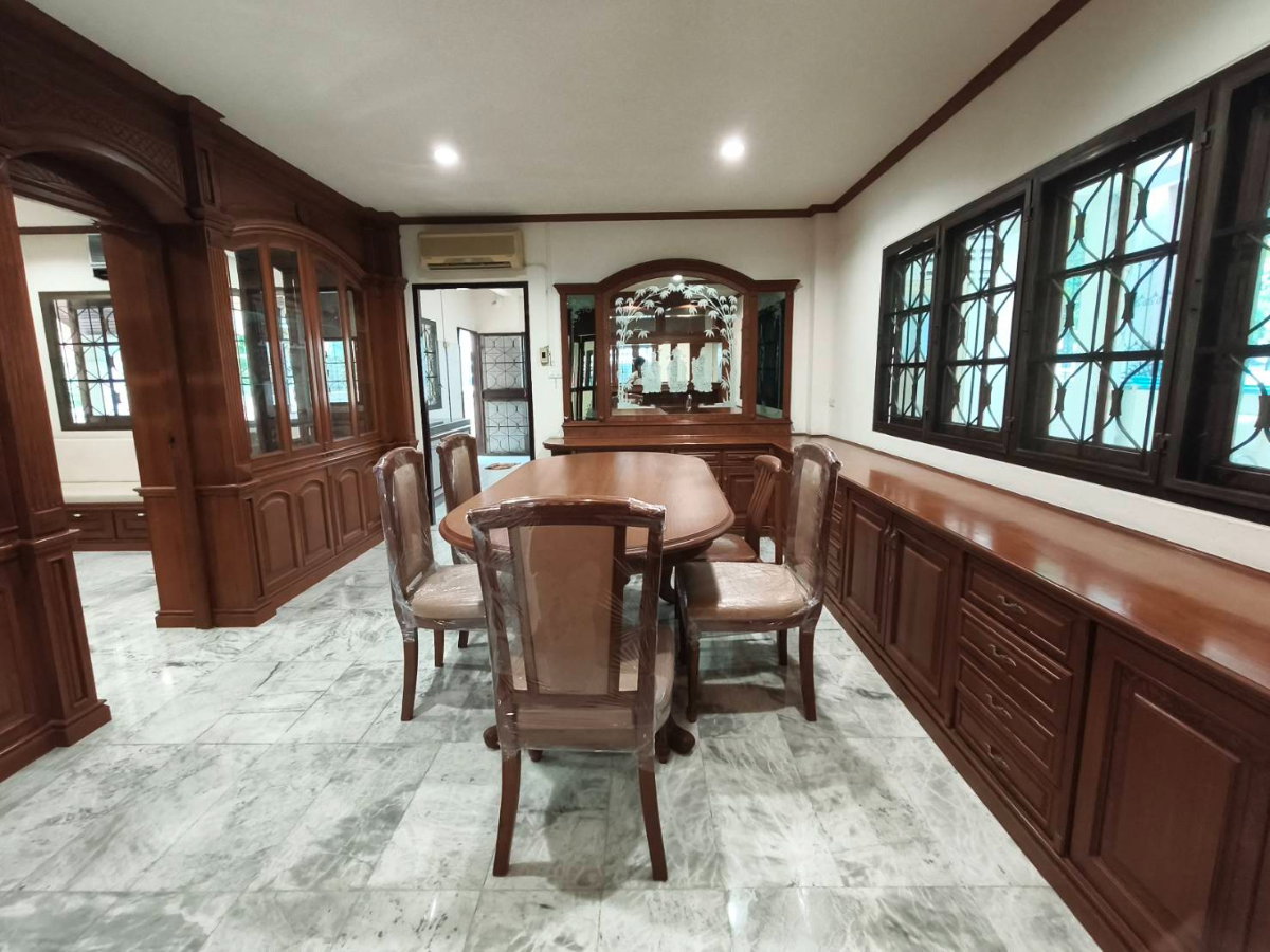 รูป ขายบ้านเดี่ยว หมู่บ้านปรีชาล้ำเพชร รีโนเวทใหม่ ซอยรามคำแหง 76 ที่ดิน 111 ตารางวา  3 ห้องนอนใหญ่  3 ห้องน้ำใหญ่   จอดรถในบ้าน 4 คัน  หน้าบ้าน 4 คัน - รูปที่ 25/33