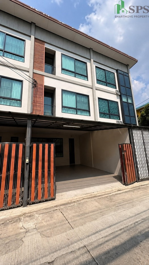 picture Townhouse Sukhumvit 101 Punnawithi for Rent ( SPSEVE2127 ) - 1/15