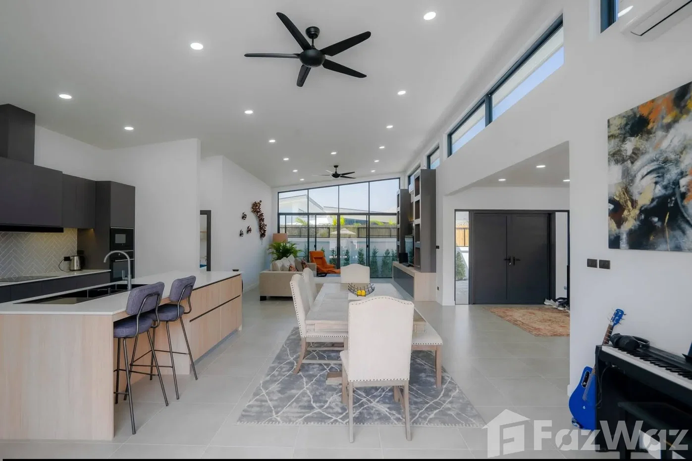 picture Modern House with Pool on large Plot 6452753 - 24/27