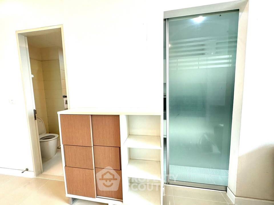 picture 1-BR Condo At Q House Sathon, 100m To BTS Krung Thon Buri (ID 3142346) - 12/15