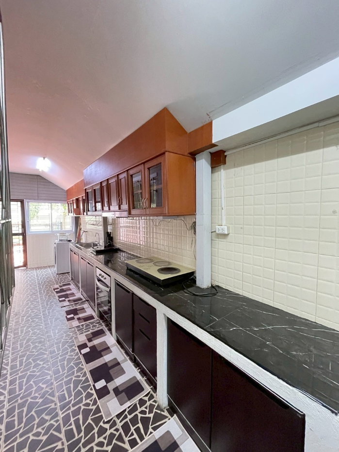 picture Spacious 2-Storey Detached House for Sale - 23/46