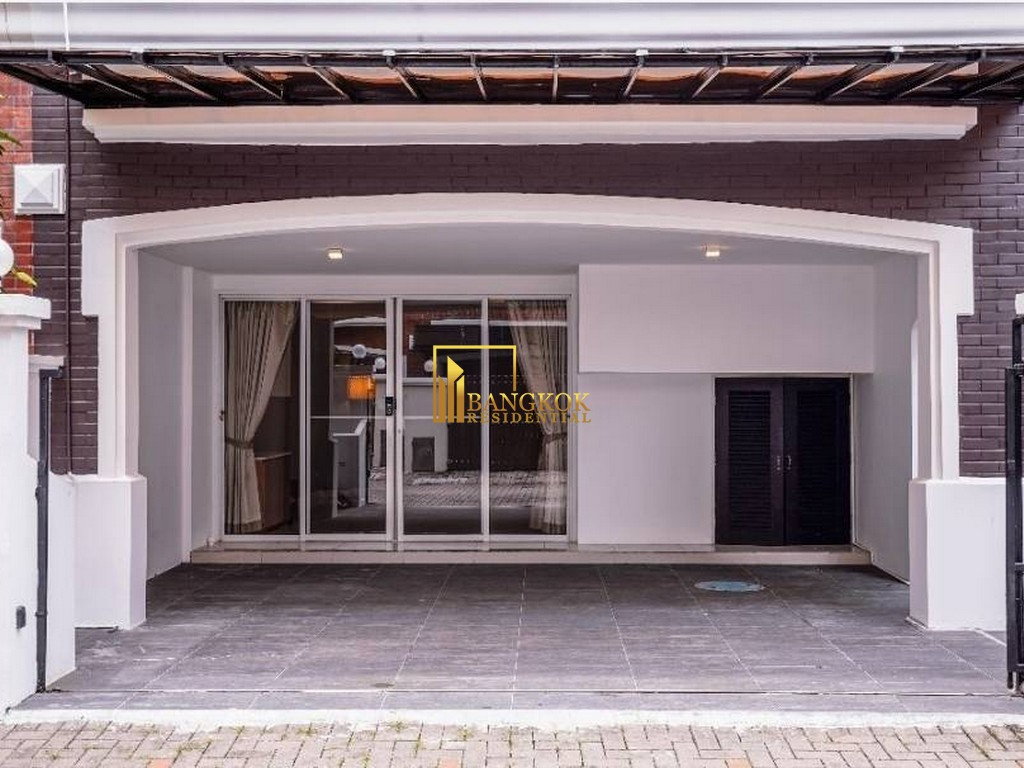 รูป Spacious 3 Bedroom Townhouse For Rent in Silom Area - BR8972TH - รูปที่ 2/27
