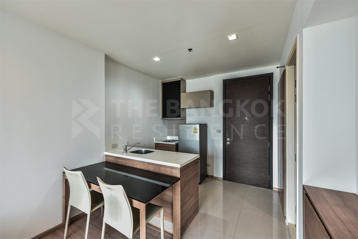 picture Beautiful Room, Ready-to-move-in Rhythm Phahol - Ari near BTS Sena Ruam - 6/10
