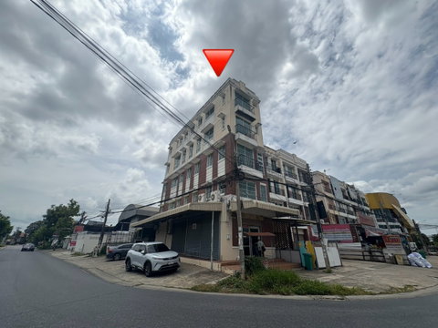 A rare 5-storey corner commercial building. High-Visibility Commercial Property with Excellent Parking Capacity!  | #TPI-3316