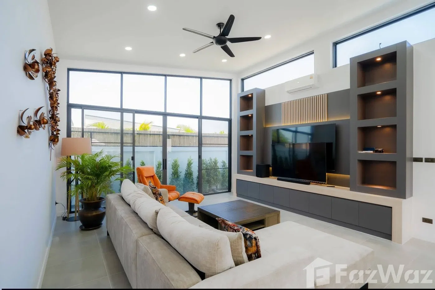 picture Modern House with Pool on large Plot 6452753 - 26/27