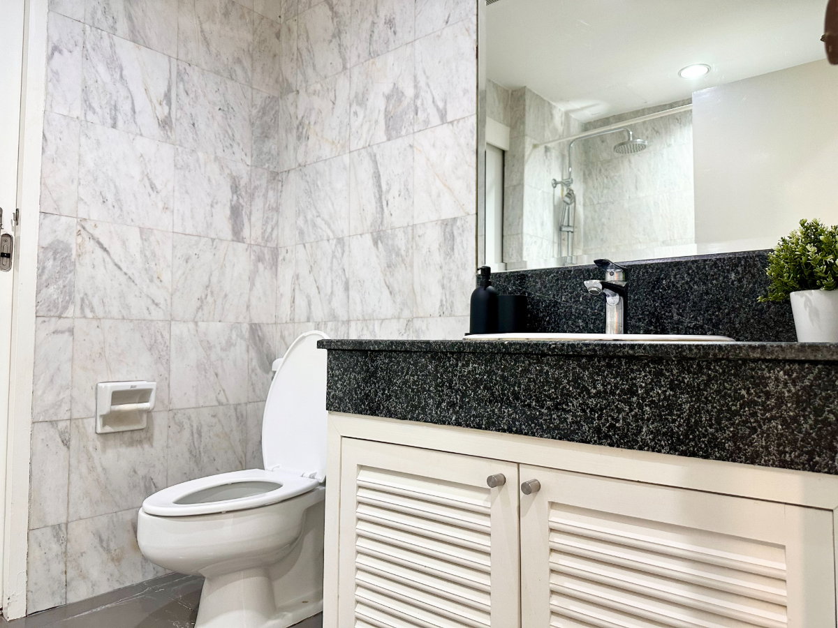 รูป 🔥 The Royal Place 1 ห้องใหญ่ 2 ห้องนอน 84 ตร.ม. ชั้น 17 ใจกลางลุมพินี เพียง 27,000 บาท/เดือน พร้อมเข้าอยู่! 🏙️✨ - รูปที่ 13/15