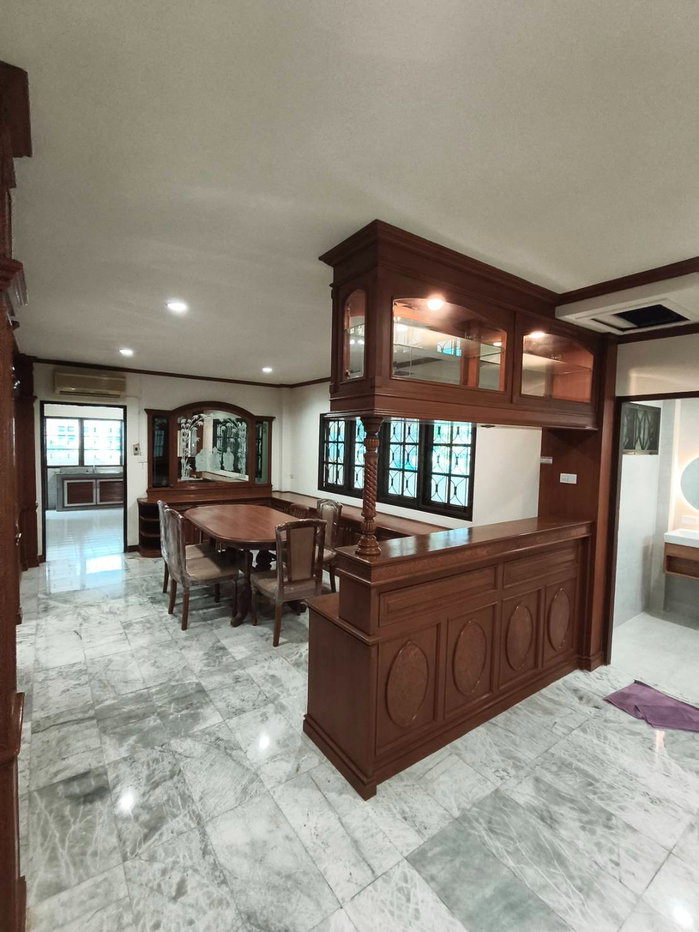 รูป ขายบ้านเดี่ยว หมู่บ้านปรีชาล้ำเพชร รีโนเวทใหม่ ซอยรามคำแหง 76 ที่ดิน 111 ตารางวา  3 ห้องนอนใหญ่  3 ห้องน้ำใหญ่   จอดรถในบ้าน 4 คัน  หน้าบ้าน 4 คัน - รูปที่ 29/33
