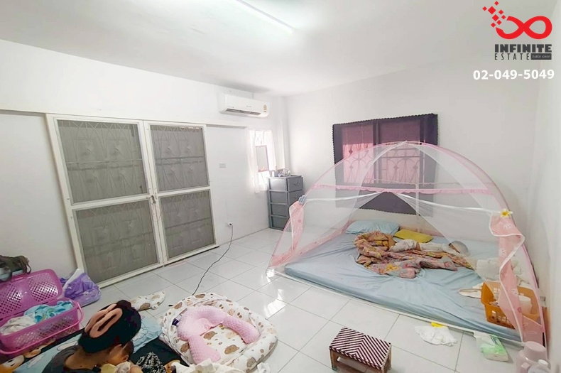 รูป ขายทาวน์เฮาส์ 2 ชั้น ถนนหทัยราษฎร์  หมู่บ้านเมืองประชา 31 ตรว. หลังริม จอดรถได้ 2 คัน - รูปที่ 5/9