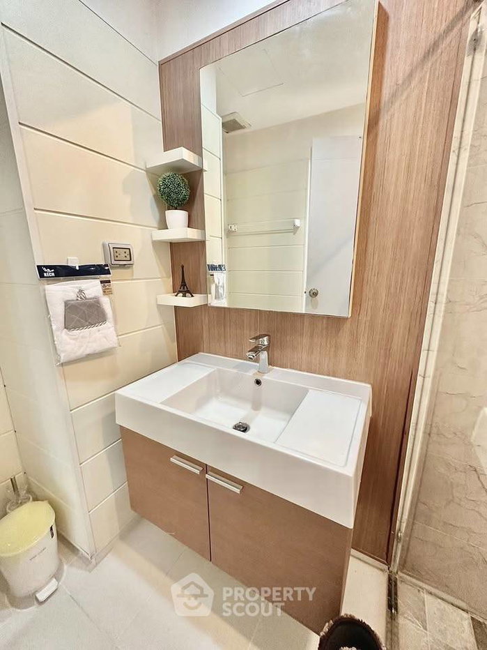 picture 1-BR Condo At Q House Sathon, 100m To BTS Krung Thon Buri (ID 3142346) - 9/15