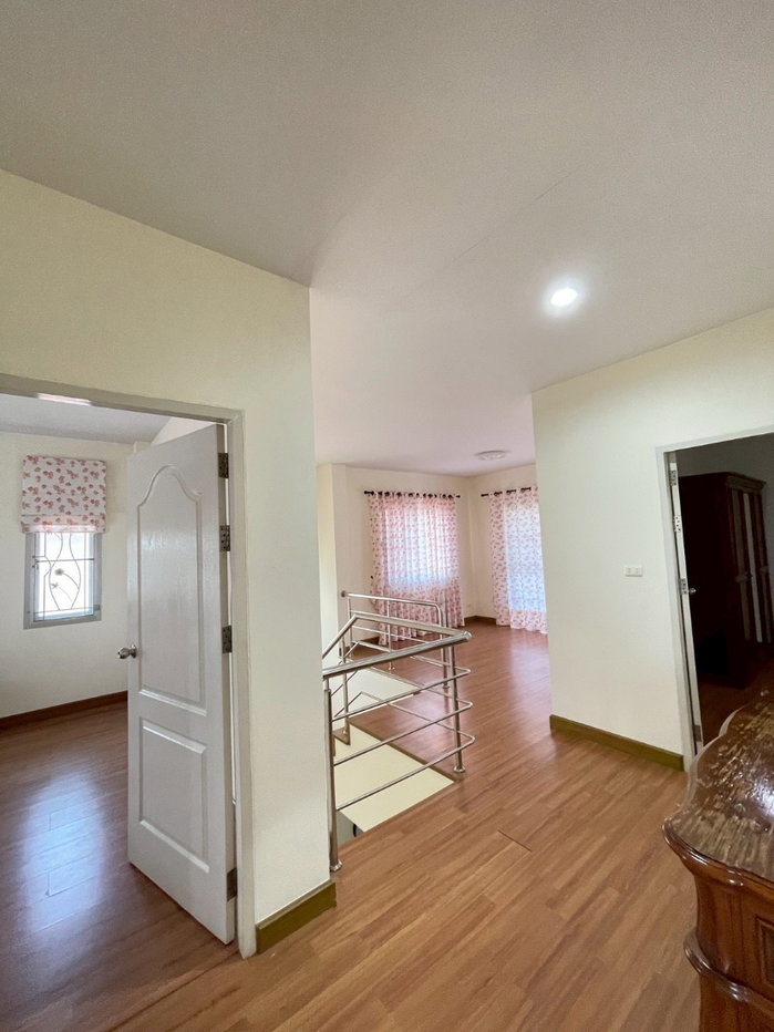 picture Spacious 2-Storey Detached House for Sale - 9/46
