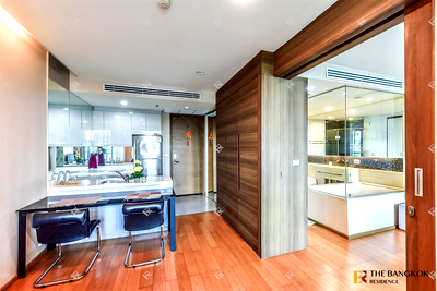 Condos for rent : The Address Sathorn 12 Convenient Travel, Great Value per Square Meter near BTS Saint Louis
