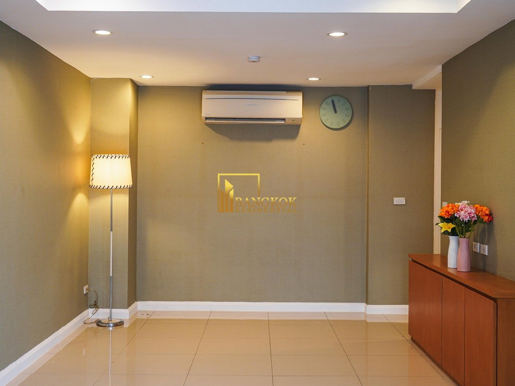 รูป Spacious 3 Bedroom Townhouse For Rent in Silom Area - BR8972TH - รูปที่ 3/27