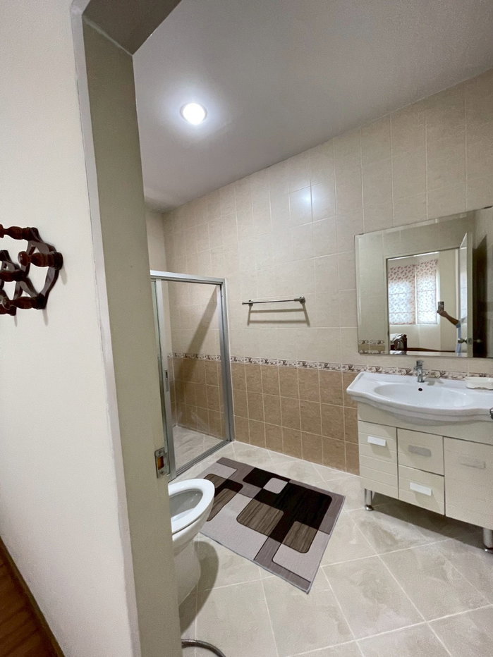 picture Spacious 2-Storey Detached House for Sale - 17/46