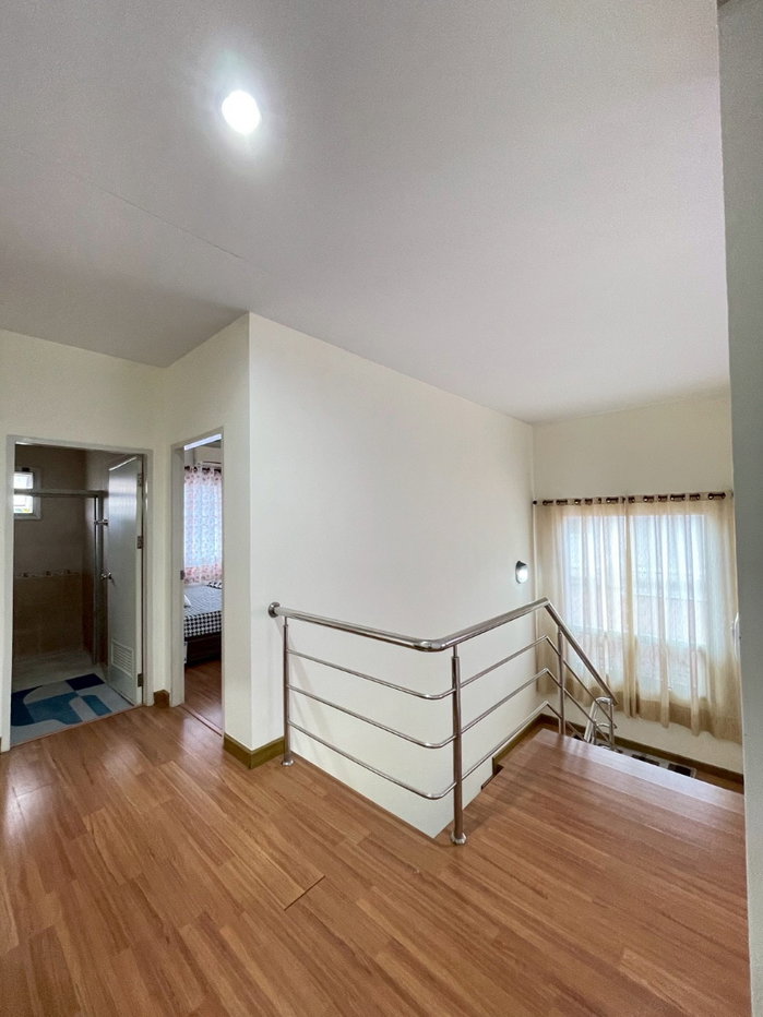 picture Spacious 2-Storey Detached House for Sale - 19/46