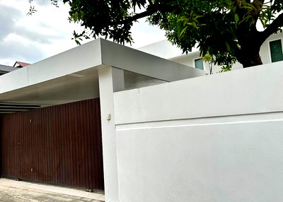 Houses for rent Ramkhamhaeng University : For rent, 2-storey detached house, area 64 sq m, on Rama 9 Road, near The Nine Center mall.