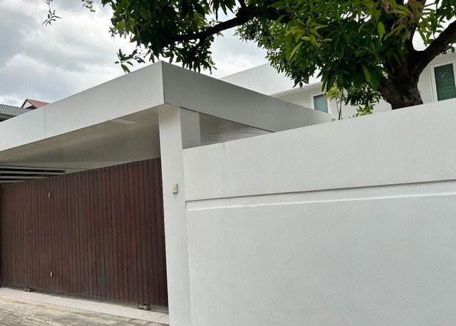 รูป ให้เช่า บ้านเดี่ยว2ชั้น พื้นที่64 ตรว.อยู่ถนน พระราม9 ใกล้ห้างเดอะไนน์เซ็นเตอร์ - รูปที่ 1/8
