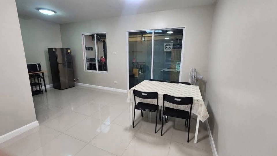 รูป 🏡 ให้เช่าบ้าน ทาวน์โฮม 2 ชั้น ในโครงการคุณภาพ เดินทางสะดวก ติดถนนวงแหวนรอบ 2 ใกล้ห้างสรรพสินค้า มหาวิทยาลัย โรงเรียนนานาชาติ และอื่นๆอีกมากมาย - รูปที่ 2/12