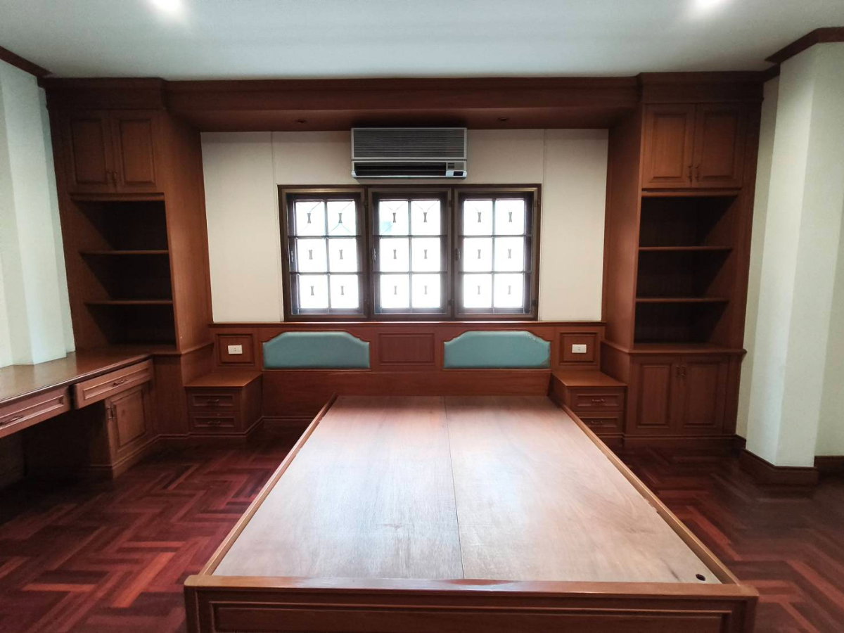 รูป ขายบ้านเดี่ยว หมู่บ้านปรีชาล้ำเพชร รีโนเวทใหม่ ซอยรามคำแหง 76 ที่ดิน 111 ตารางวา  3 ห้องนอนใหญ่  3 ห้องน้ำใหญ่   จอดรถในบ้าน 4 คัน  หน้าบ้าน 4 คัน - รูปที่ 31/33