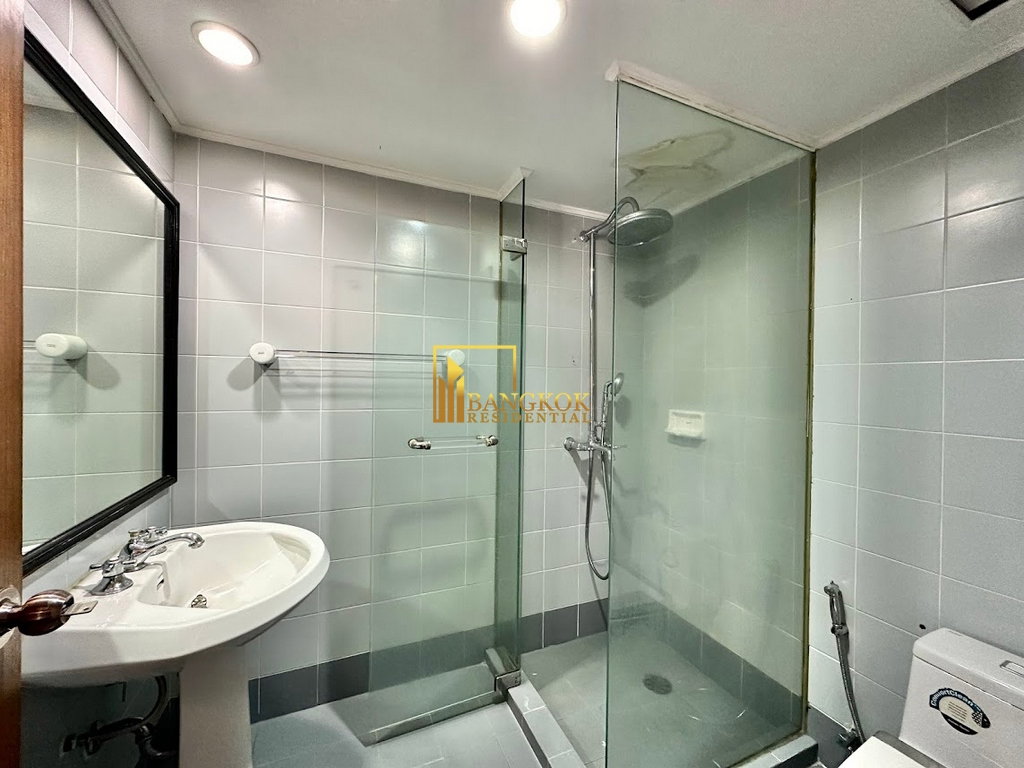 รูป Le Raffine 24 | Renovated 4 Bed Duplex Condo With Private Pool - BR18894CD - รูปที่ 23/43
