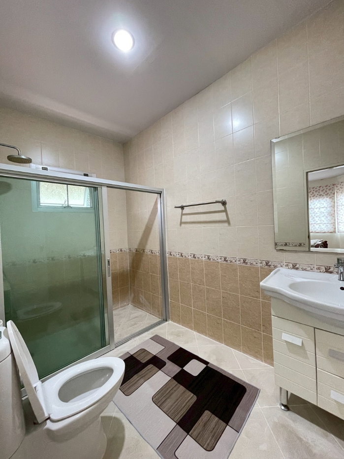 picture Spacious 2-Storey Detached House for Sale - 20/46