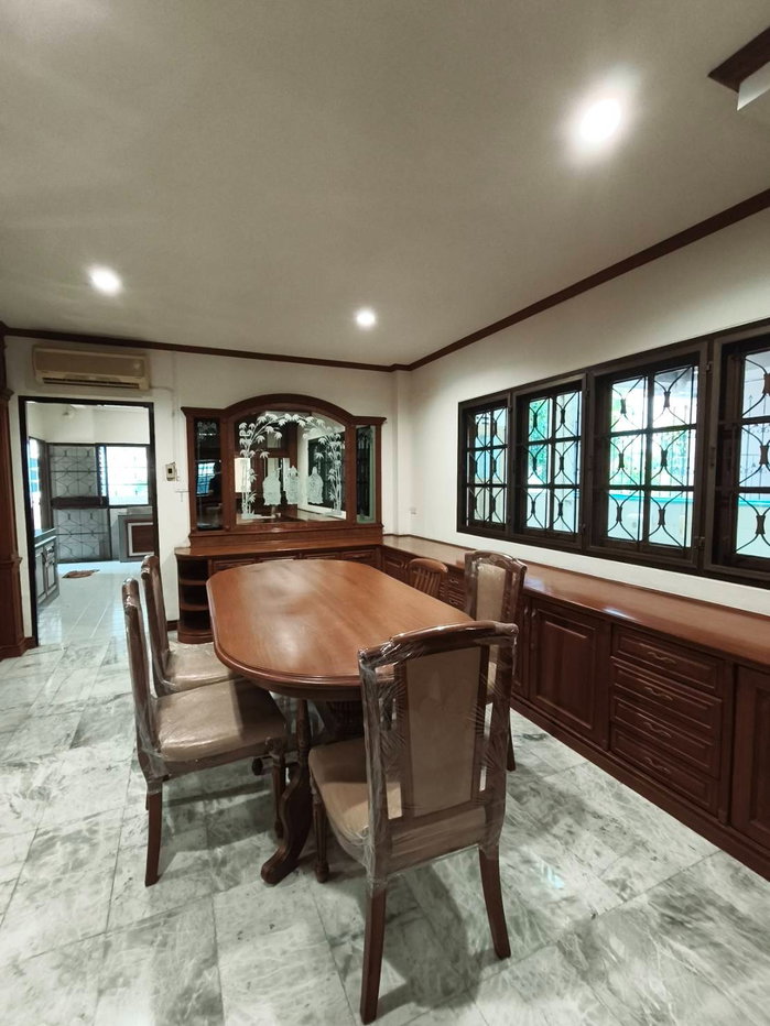 รูป ขายบ้านเดี่ยว หมู่บ้านปรีชาล้ำเพชร รีโนเวทใหม่ ซอยรามคำแหง 76 ที่ดิน 111 ตารางวา  3 ห้องนอนใหญ่  3 ห้องน้ำใหญ่   จอดรถในบ้าน 4 คัน  หน้าบ้าน 4 คัน - รูปที่ 21/33