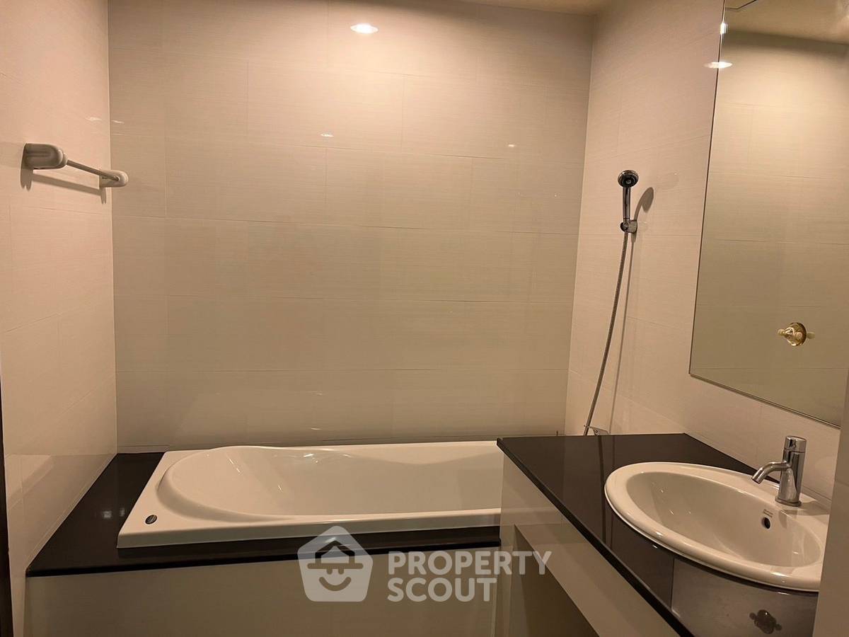 picture 1-BR Condo At The Amethyst Sukhumvit 39, 5th Floor Near BTS Phrom Phong (ID 1283985) - 10/10