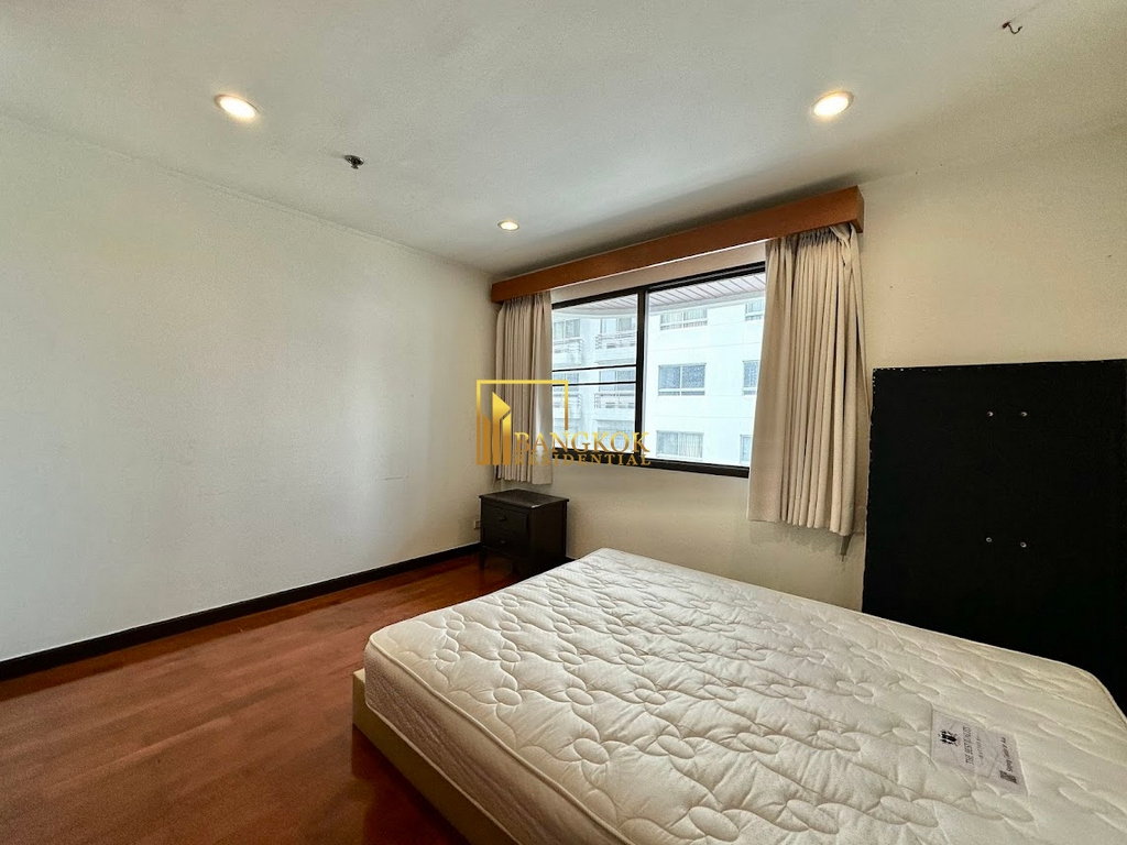 รูป Le Raffine 24 | Renovated 4 Bed Duplex Condo With Private Pool - BR18894CD - รูปที่ 24/43