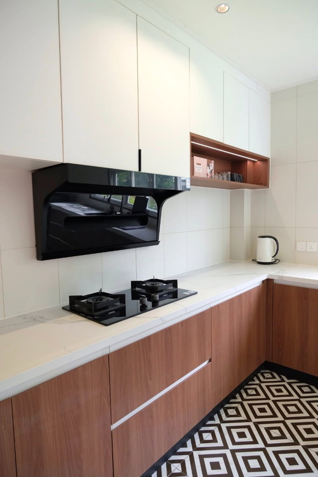 picture Spacious 2-Storey Detached House for Sale in a Prime Residential Location - 8/26