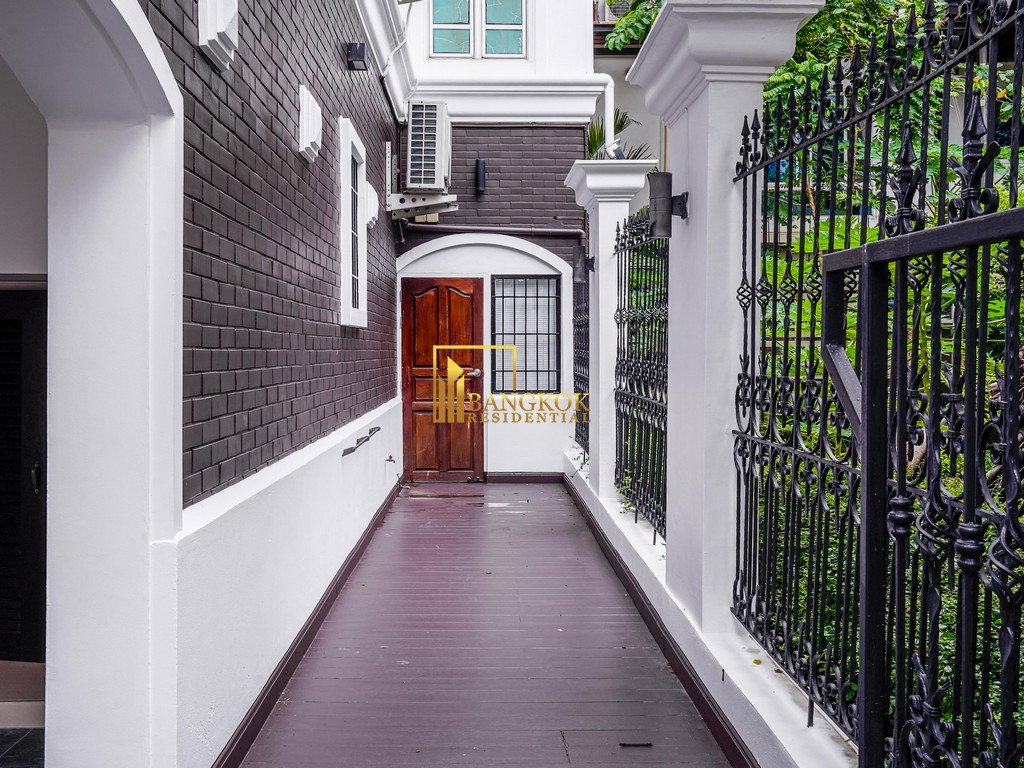 รูป Spacious 3 Bedroom Townhouse For Rent in Silom Area - BR8972TH - รูปที่ 26/27