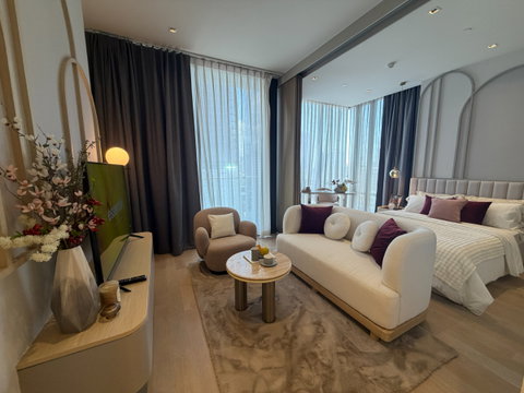 Ashton Silom, Fully Furnished, special price 8.22 million baht, free transfer day expenses.