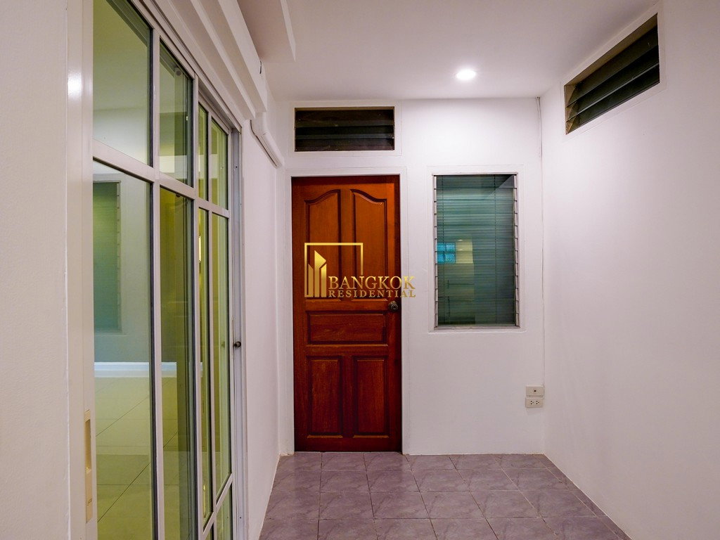 รูป Spacious 3 Bedroom Townhouse For Rent in Silom Area - BR8972TH - รูปที่ 25/27