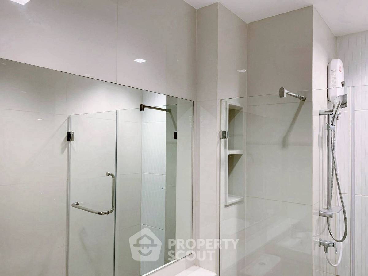 picture High-Floor 1-BR At 36 Sqm, Life Asoke - Rama 9, MRT Phra Ram 9 (ID 2531657) - 4/12