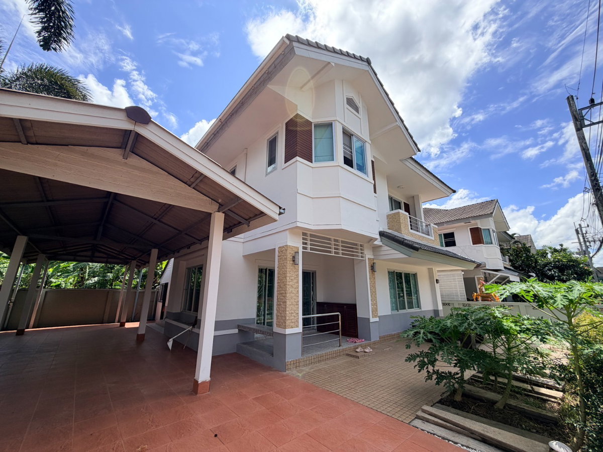 picture Spacious 2-Storey Detached House for Sale - 2/46