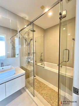 Q Asoke near MRT Phetchaburi Station Beautiful Room, Ready-to-move-in