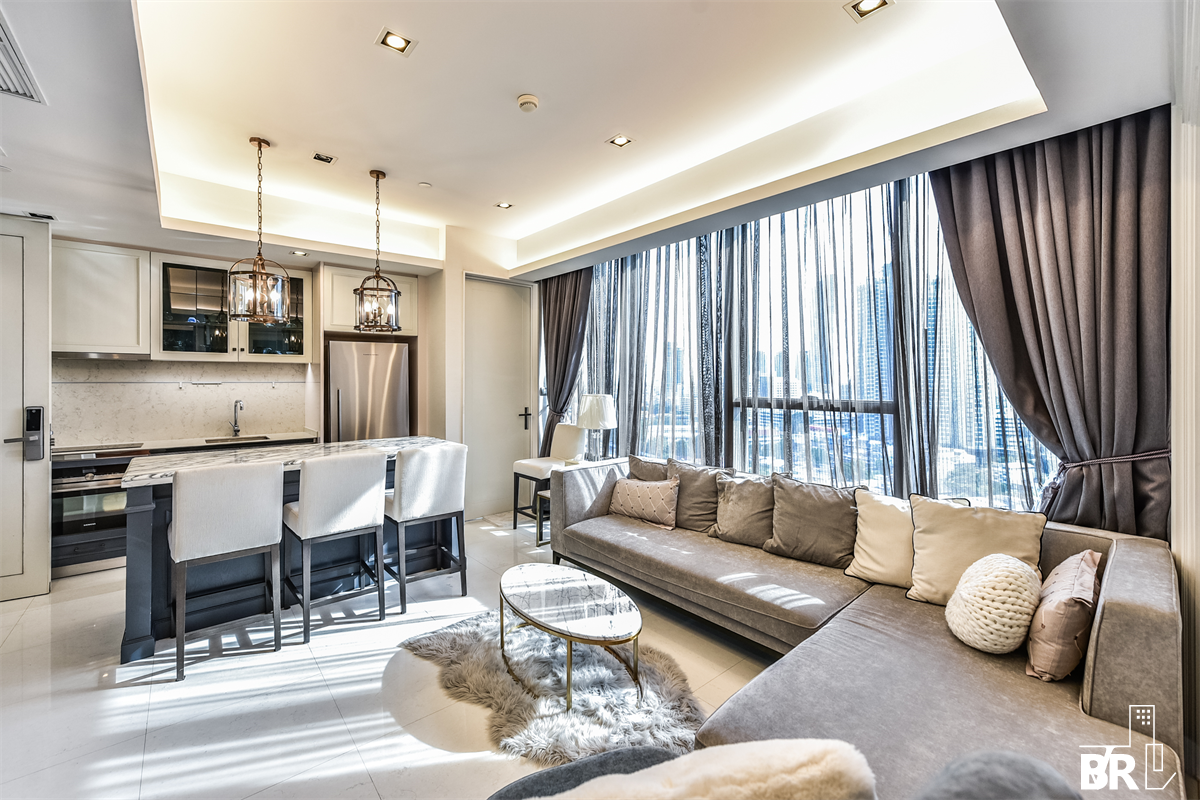 picture Condo with the Best Location The Bangkok Sathorn near BTS Surasak - 10/10