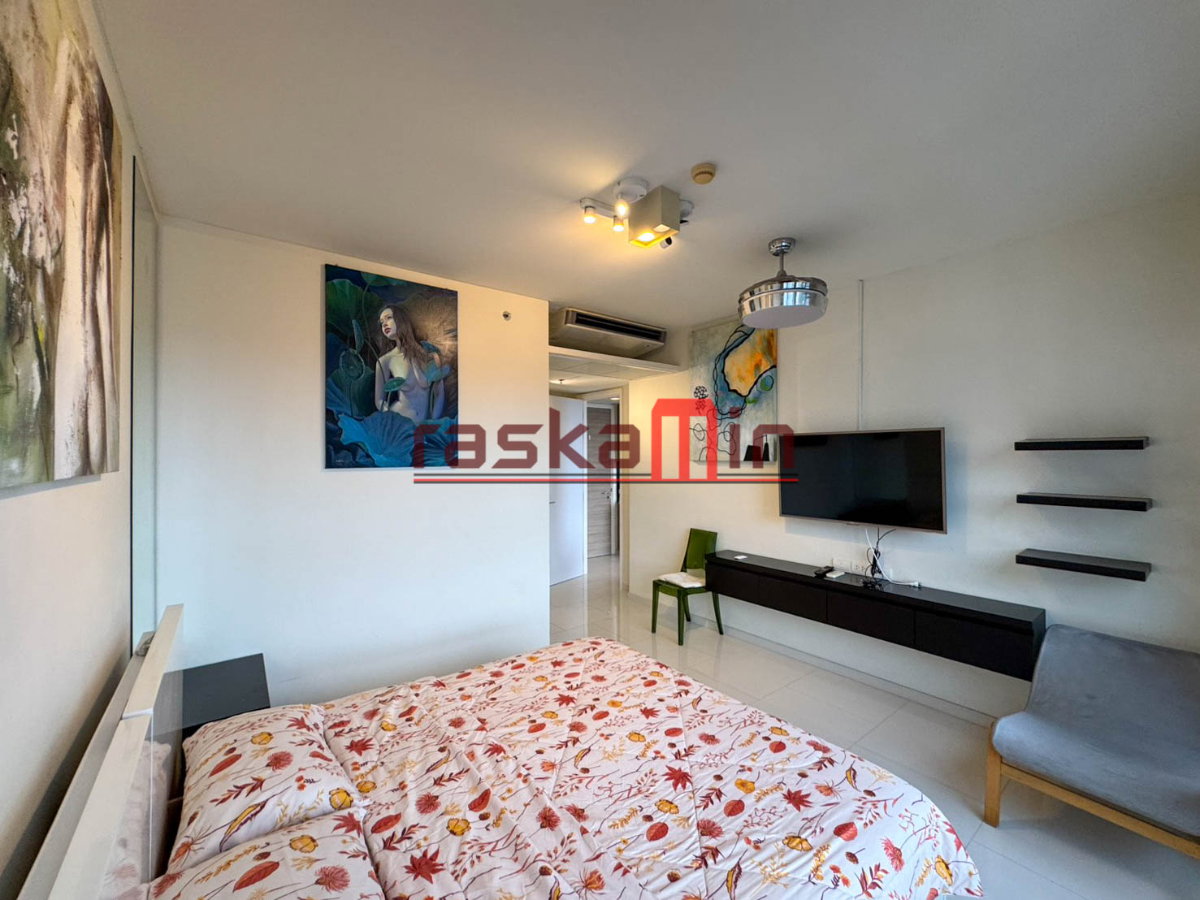 picture Zire Wongamat Condo for Rent – 2 Bedroom, High Floor, Building B - 10/15
