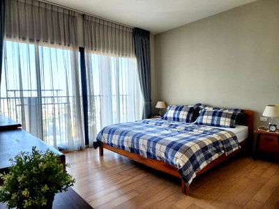 ขายคอนโด : NOBLE REVEAL – Rare Top Floor One Bedroom Living in Heart of Ekkamai at 9.9MB