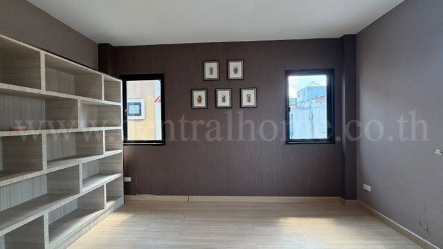 รูป ทาวน์โฮม 3 ชั้น เดอะ ซิมโฟนี่ นวมินทร์ 163 บ้านตัวอย่าง - รูปที่ 34/39