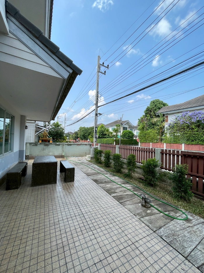 picture Spacious 2-Storey Detached House for Sale - 10/46