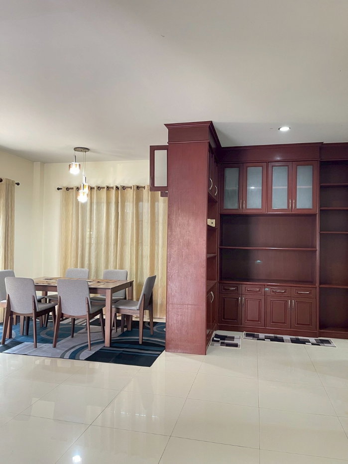 picture Spacious 2-Storey Detached House for Sale - 27/46