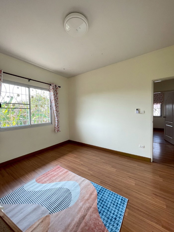 picture Spacious 2-Storey Detached House for Sale - 13/46