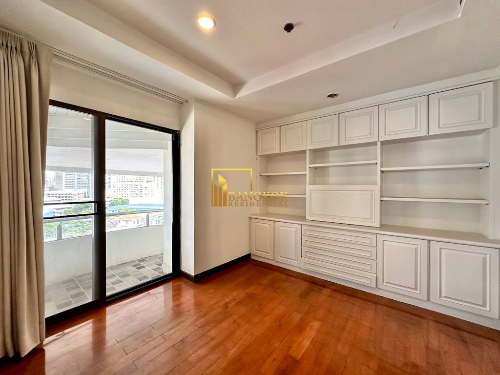 รูป Le Raffine 24 | Renovated 4 Bed Duplex Condo With Private Pool - BR18894CD - รูปที่ 21/43