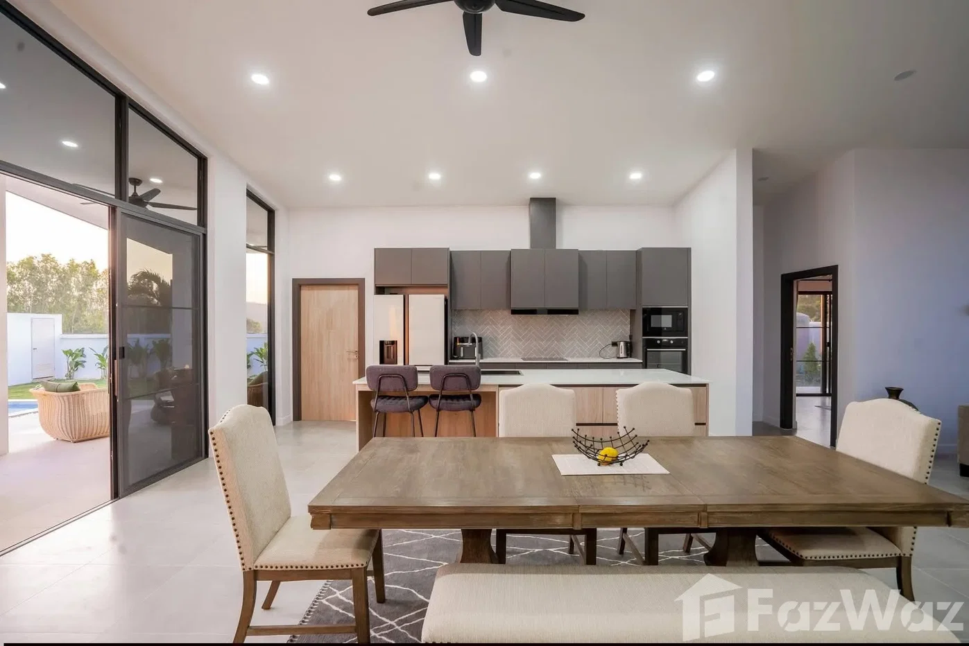 picture Modern House with Pool on large Plot 6452753 - 16/27