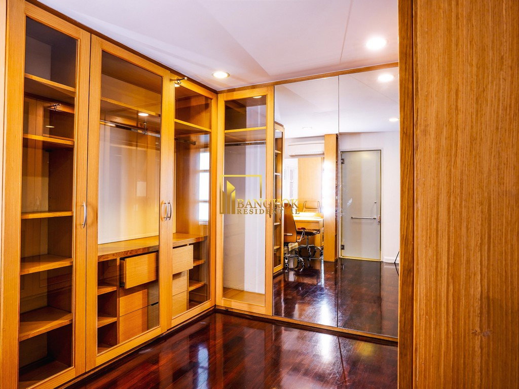 รูป Spacious 3 Bedroom Townhouse For Rent in Silom Area - BR8972TH - รูปที่ 17/27