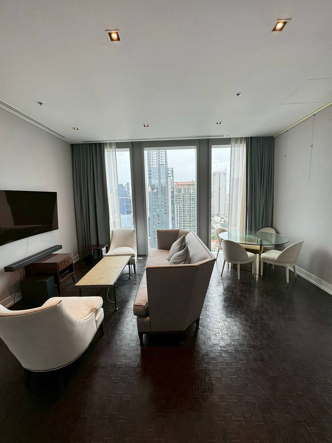 ให้เช่า For rent The Ritz Carlton Residences Bangkok